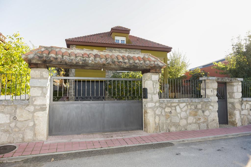 En Casa De Carlos Ortigosa del Monte Exterior foto